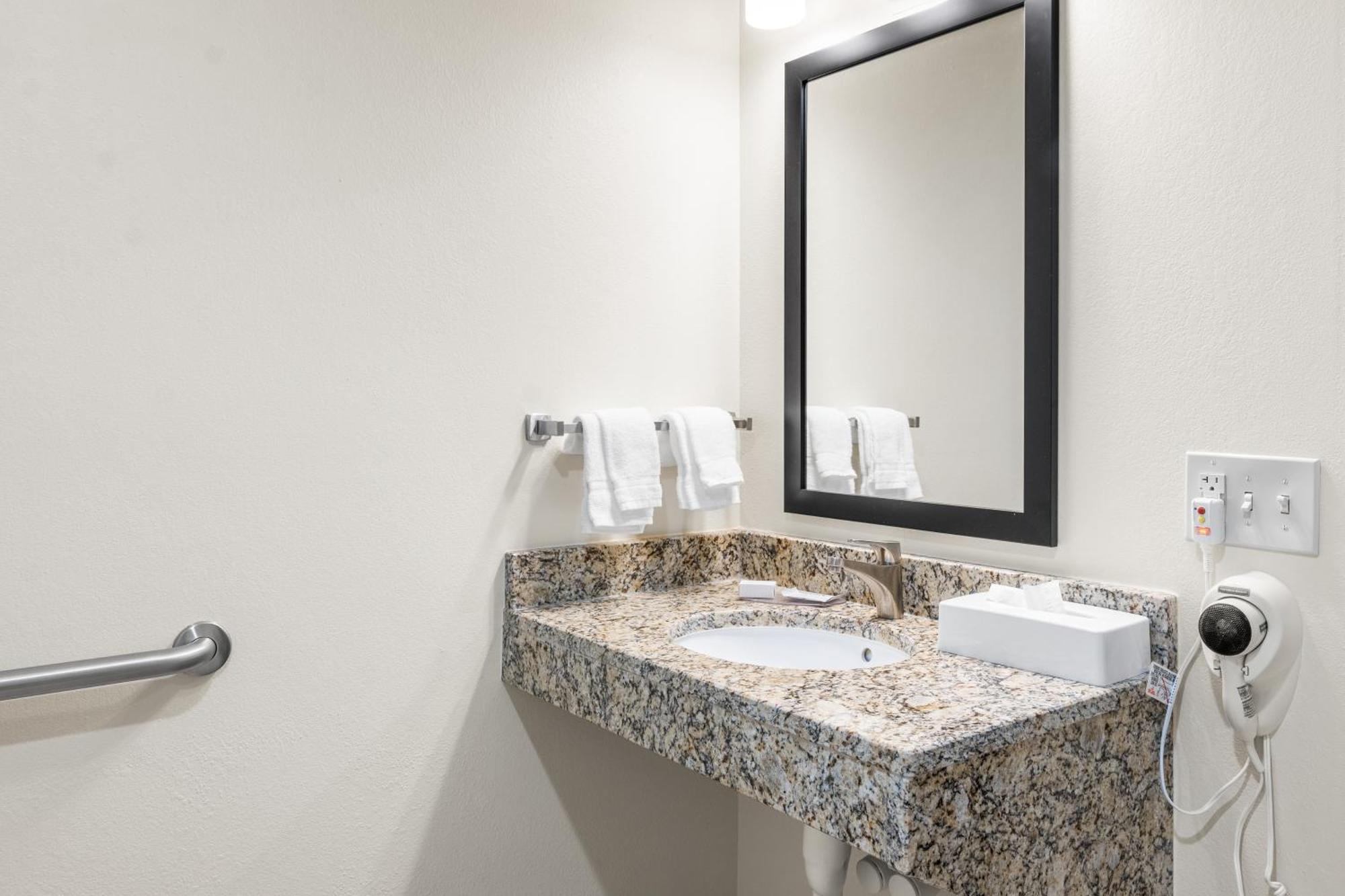 Cobblestone Hotel & Suites - Denmark ภายนอก รูปภาพ